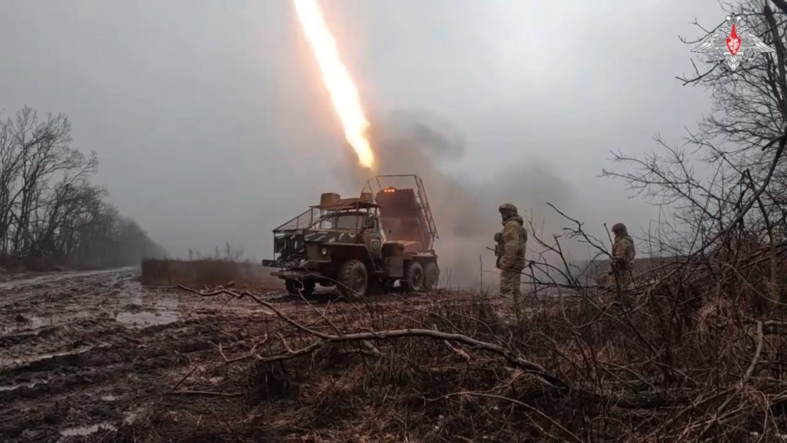 VIDEO: 'Granizo' ruso destroza posiciones ucranianas en una zona forestal