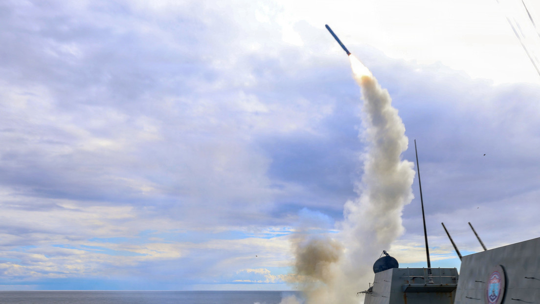 Irán: EE.UU. utiliza contra nosotros el armamento que tenía "preparado para la Tercera Guerra Mundial"