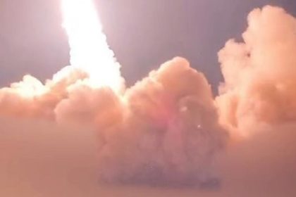 VIDEO: Irán muestra el lanzamiento de misiles balísticos dirigidos  "al corazón" de Israel