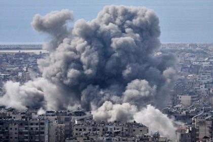 MINUTO A MINUTO: Trump exige "rendición incondicional", mientras Irán lanza masiva represalia por la matanza de escolares