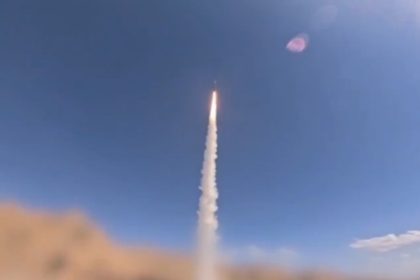 VIDEO: Lanzamiento de una nueva oleada de misiles iraníes contra objetivos militares enemigos