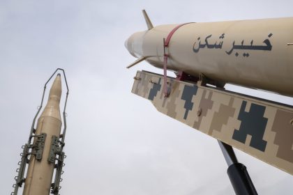 Irán ataca una refinería israelí en un ataque de represalia