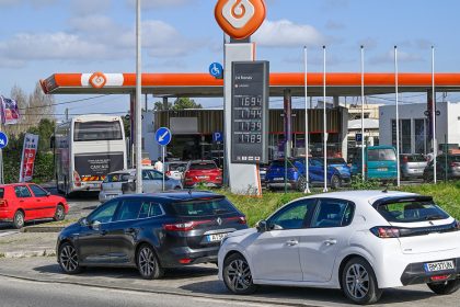 El barril de crudo supera los 100 dólares y podría romper su techo histórico esta semana