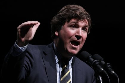Carlson: Si el ataque a escuela en Irán no fue un "error", "no vale la pena" luchar por EE.UU.