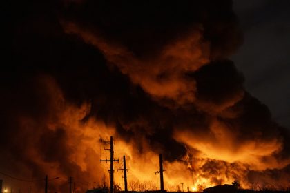 Irán lanza ataques con potentes ojivas mientras advierte sobre la exportación de petróleo: MINUTO A MINUTO