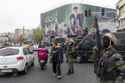 El Parlamento de Irán reclama "una lección" para el agresor: "No buscamos un alto el fuego"