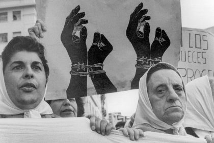 Devuelven la identidad a 12 personas medio siglo después de su desaparición: ¿qué hay detrás?