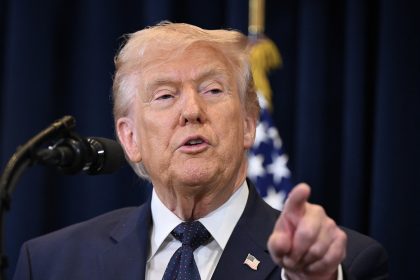 "No están cooperando": Trump amenaza con cortar todo el comercio con España