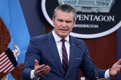WP: El Pentágono veta a fotoperiodistas por imágenes "poco favorecedoras" de Hegseth