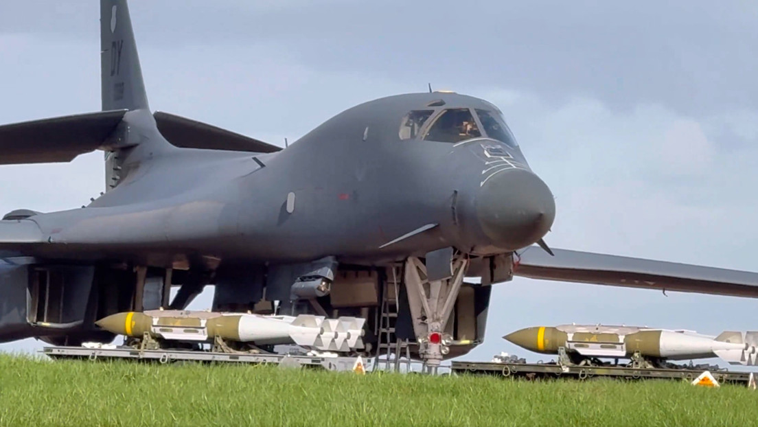 Graban el proceso de carga de bombarderos estratégicos de EE.UU. para atacar a Irán