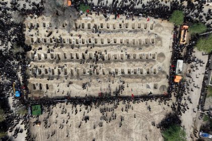 "¿Sobre qué más están mintiendo?": Bernie Sanders carga contra Trump por el ataque a una escuela en Irán