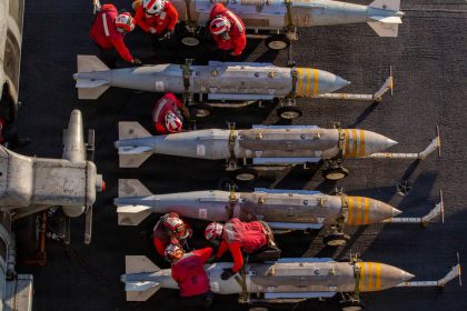 FT: EE.UU. agotó años de reservas de armamento en su agresión contra Irán