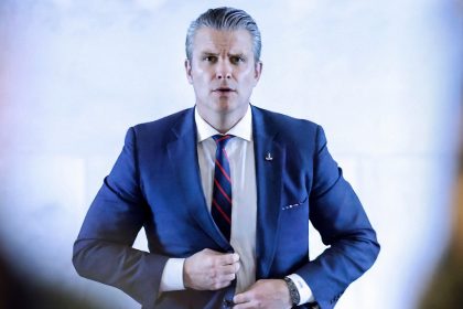 Medios: Hegseth podría ser la primera 'víctima' política de la guerra de EE.UU. contra Irán