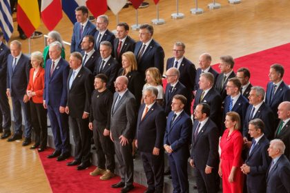 Enviado de Putin aconseja a líderes de la UE mirar un video para comprender sus errores