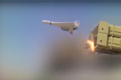 Irán responde a la arrogancia militar de EE.UU. con un enjambre de drones kamikaze