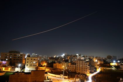 MINUTO A MINUTO: Irán amplía sus represalias ante los llamados al mundo  de Trump para proteger Ormuz