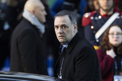 "Fue una invitada del presidente": jefe de Gabinete argentino justifica el polémico viaje a EE.UU. con su esposa