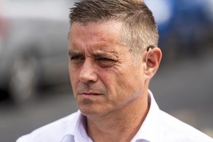 Muere en prisión actor británico condenado por agresión sexual de adolescentes