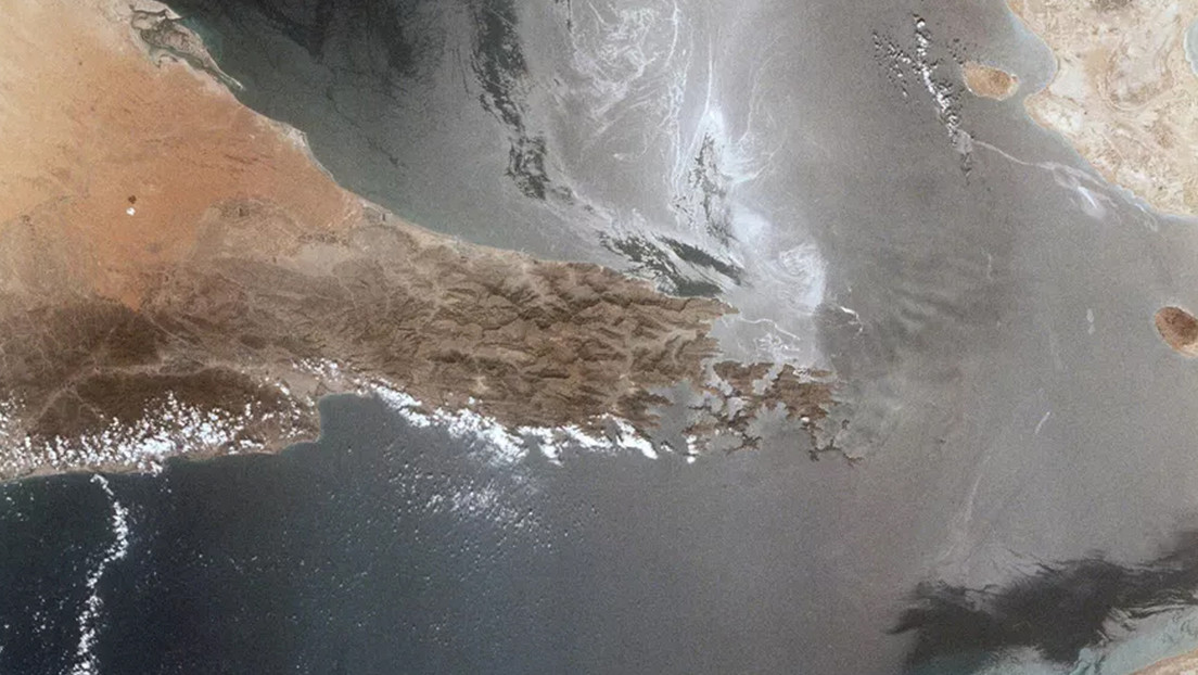 Francia niega que su portaviones haya partido hacia el estrecho de Ormuz