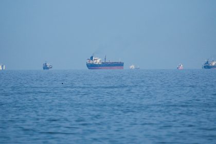 Cómo un misterioso magnate se beneficia del cierre del estrecho de Ormuz