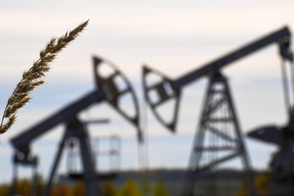 "Se encamina a superar los 150 dólares": Enviado de Kremlin sobre el precio del petróleo en las próximas semanas