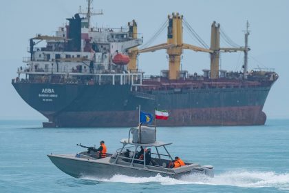 Trump sobre el estrecho de Ormuz: "No querría navegar allí ahora mismo; no por Irán, sino por nosotros"