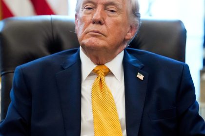 NBC: Militares proponen a Trump vías de escape para terminar el conflicto con Irán