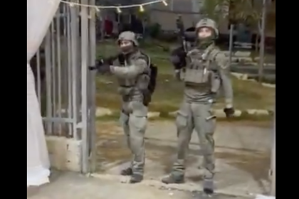 VIDEO: Fuerzas israelíes irrumpen con granadas en boda palestina en Cisjordania