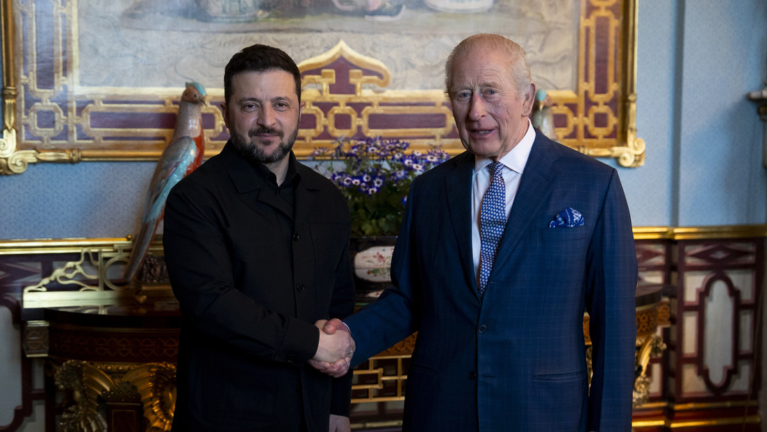 Zelenski regala al rey Carlos III un iPad conectado al campo de batalla ucraniano