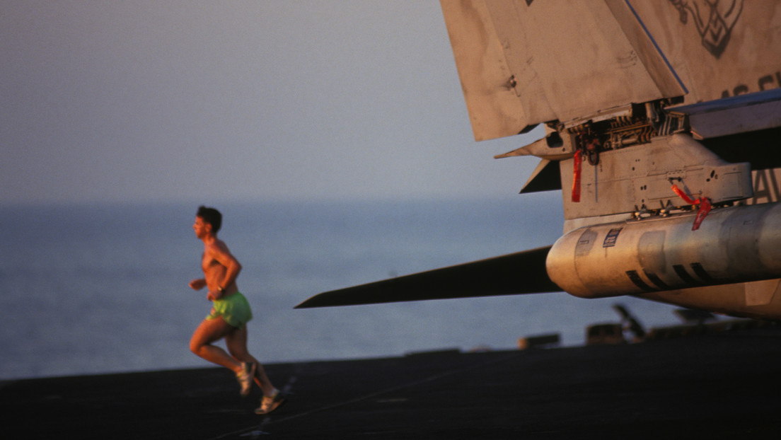 Descuido de un marino con una 'app de fitness' revela la ubicación de un portaviones francés en alta mar
