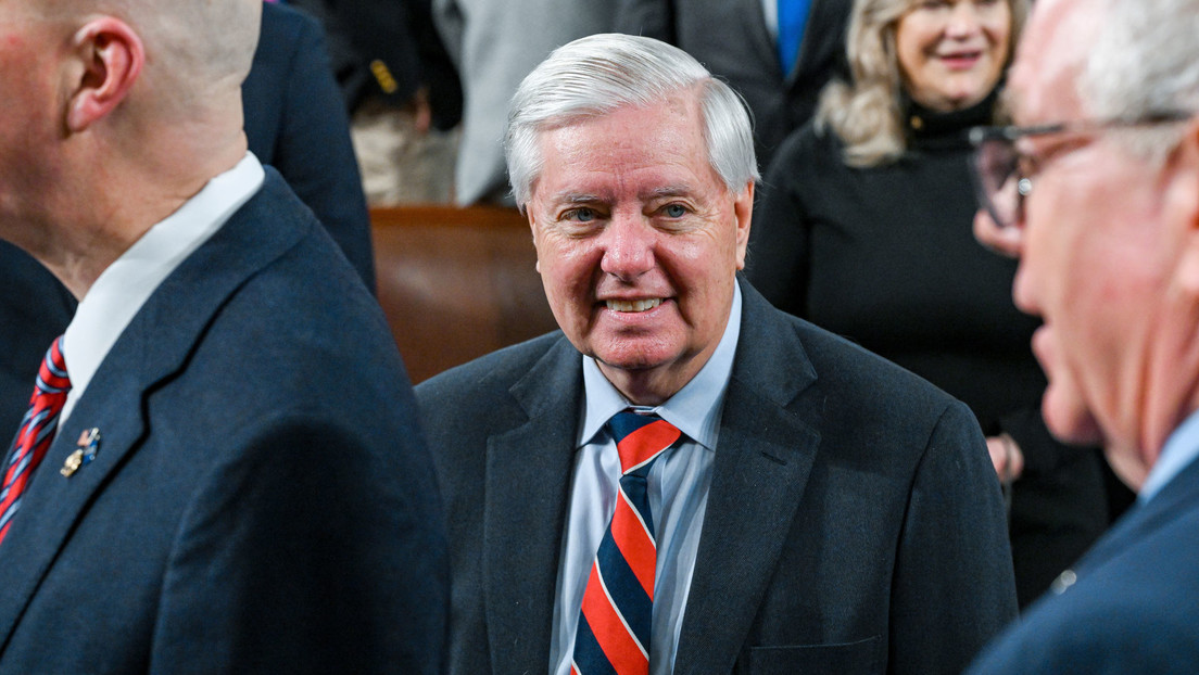 Senador echa más leña al fuego entre Trump y aliados