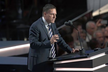 Jefe de PayPal dicta conferencias secretas sobre el Anticristo e indigna a la Iglesia