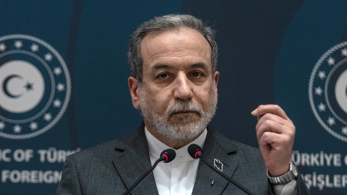 Canciller iraní rechaza amenazas de Trump e insiste en que el estrecho de Ormuz "no está cerrado"