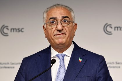 "El príncipe perdedor": así apodaría la Casa Blanca al hijo exiliado del último sah de Irán