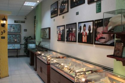 La colección 'secreta' de excentricidades del narco mexicano: la Colt del 'Chapo' y objetos religiosos