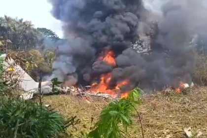 VIDEO: Un avión de la Fuerza Aérea se estrella en Colombia y deja al menos 90 muertos