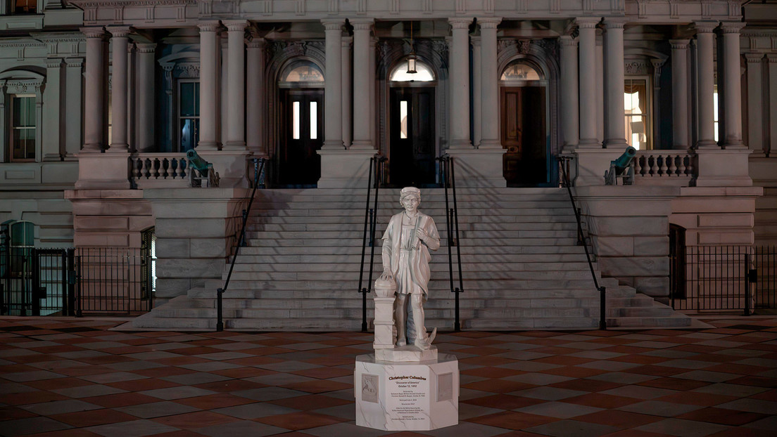 Trump instala una estatua de Cristóbal Colón en la Casa Blanca