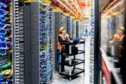 "Sigan migrando a otras ubicaciones": cómo drones iraníes están dañando a Amazon en Oriente Medio