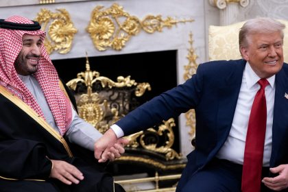 Trump afirma que el príncipe heredero de Arabia Saudita "está luchado" junto a EE.UU.