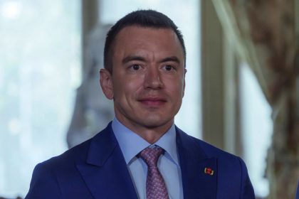 Noboa defiende sus "aranceles de seguridad" contra Colombia en vísperas de un encuentro clave