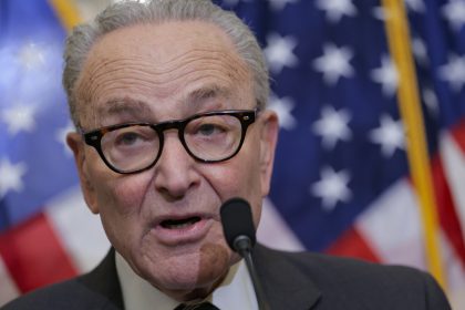 "Sin plan, sin estrategia": Senador carga contra Trump por la guerra en Irán