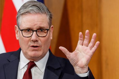 Starmer llama a la desescalada en Oriente Medio mientras despliega más equipos militares