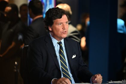 Tucker Carlson: "He sido amenazado con más investigaciones del FBI en un mes que en toda la era Biden"