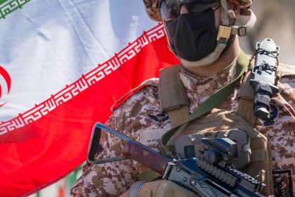 CGRI emite advertencia severa en el estrecho de Ormuz: ¿Qué dice?