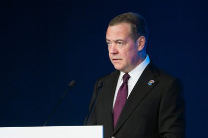 Medvédev: "La mayor guerra en Oriente Medio quizá aún está por delante y puede durar siglos"