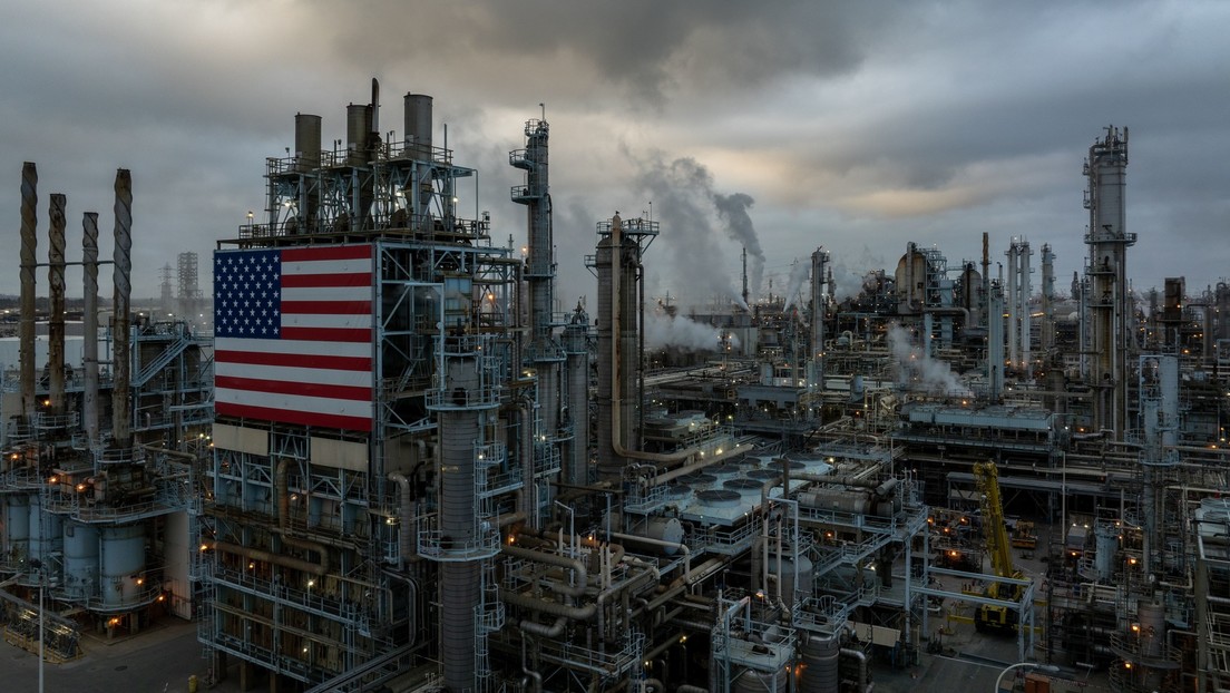 Irán denuncia "noticias falsas" para manipular precios de la energía y lanza advertencia