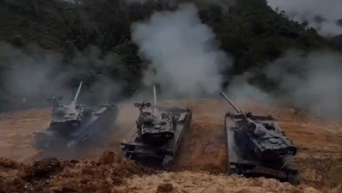 "Cárcel o infierno": Ecuador usa por primera vez  tanques de guerra para golpear la minería ilegal (VIDEOS)