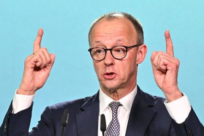 "Suena siempre más grandioso de lo que luego es": Merz ironiza sobre los planes de París sobre Ormuz