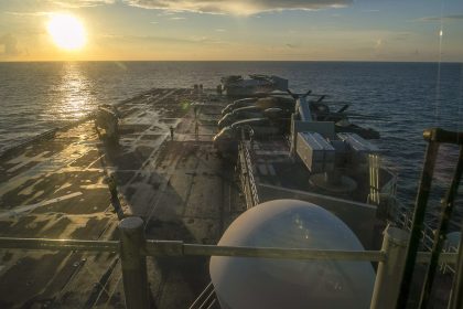 Buque anfibio de EE.UU. llega a "área de responsabilidad" en Oriente Medio en plena guerra con Irán