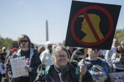 Tucker Carlson: Para los estadounidenses que se opongan a la guerra con Irán puede venir aún algo peor